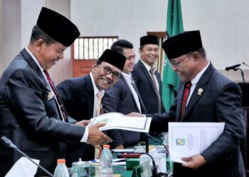 Bupati Simalungun dan Ketua DPRD Tandatangani APBD 2023