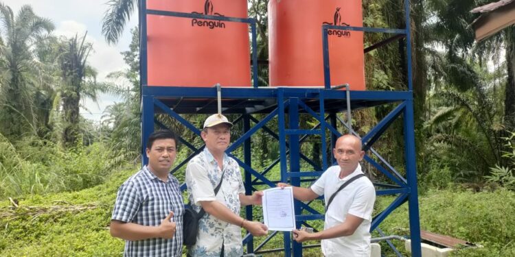 Toba Pulp Lestari Berikan Bantuan Fasilitas Air Bersih untuk Warga