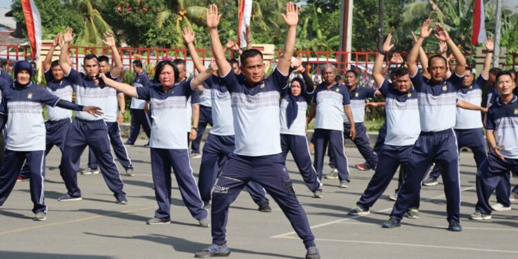 Polres Pelabuhan Belawan Olah Raga Bersama HUT Polantas Ke - 68 di Lapangan Apel Mapolres Pelabuhan Belawan, Sabtu (09/09/2023)
