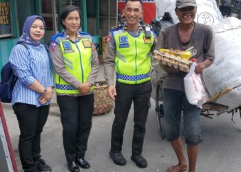 Hari Lalu lintas Bhayangkara ke- 68, Polres Asahan Baksos di Jalan