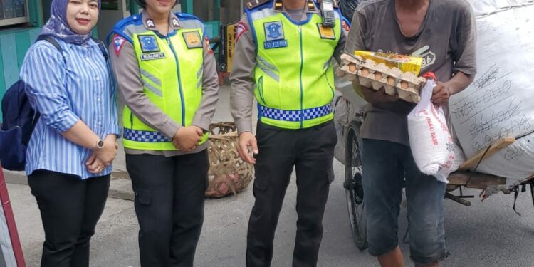 Hari Lalu lintas Bhayangkara ke- 68, Polres Asahan Baksos di Jalan