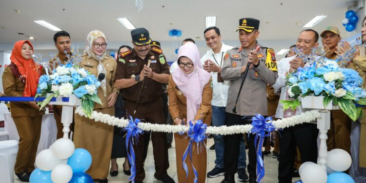 Wali Kota meresmikan Mal Pelayanan Publik Kota Pematang Siantar, di Lantai 3 Ramayana, Jalan Sutomo, Pematang Siantar, Senin (11/09/2023).