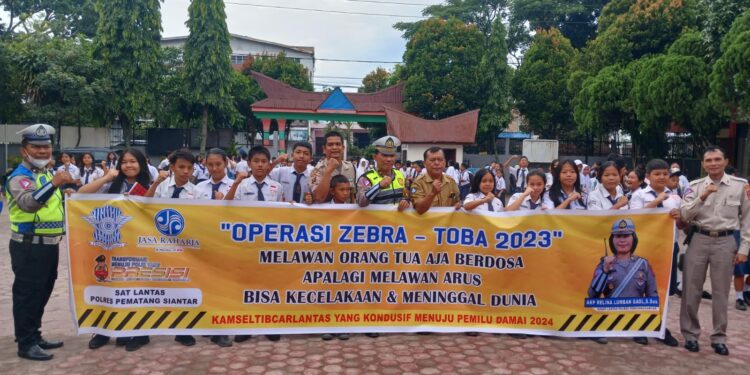 Sat Lantas Polres Pematang Siantar Sosialisasi Keselamatan Lalu Lintas di SMP N 7