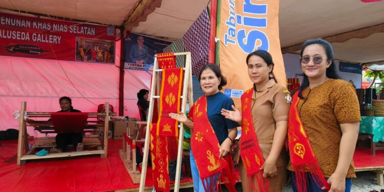 Yustina Repi Buka Wadah Pelatihan Tenun Khas Nias Selatan