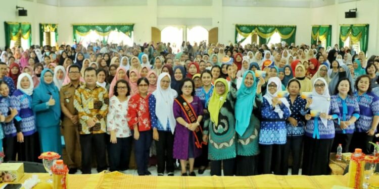 Bunda PAUD Simalungun serahkan Insentif Kepada 1.256 Guru PAUD