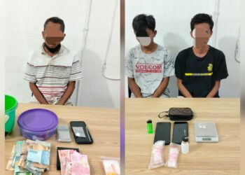 Pengedar dan Dua Pembeli Narkoba Ditangkap di Viyata Yudha, Kelurahan Bah Kapul, Kecamatan Siantar Sitalasari, Kota Pematang Siantar.