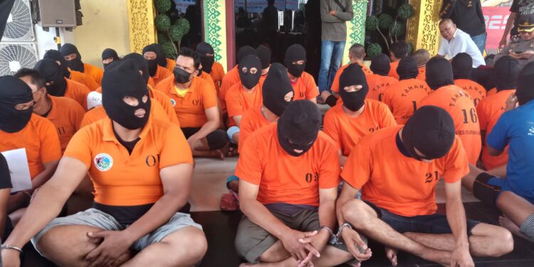 Polres Pelabuhan Belawan Amankan 17 Tersangka Penyalahgunaan Narkoba Polres Pelabuhan Belawan Amankan 17 Tersangka Penyalahgunaan Narkoba, menyita barang bukti sabu 18,81 gram, dan uang Rp.7,4 juta
