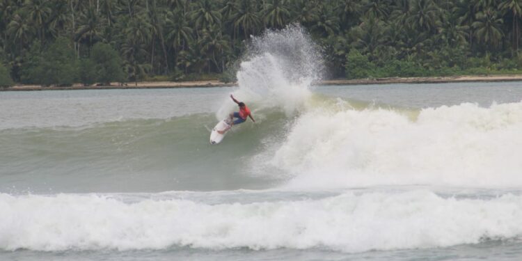 Rio Waida Masuk Semi Final WSL Nias Pro QS5000 Rio Waida Masuk Semi Final WSL Nias Pro QS5000