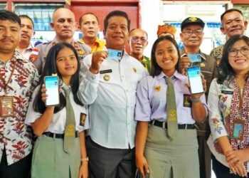 Bupati Simalungun Kamis (21/9) melaunching pelayanan perekaman dan pencetakan KTP Elektronik (KTP-El) di 10 Kecamatan.