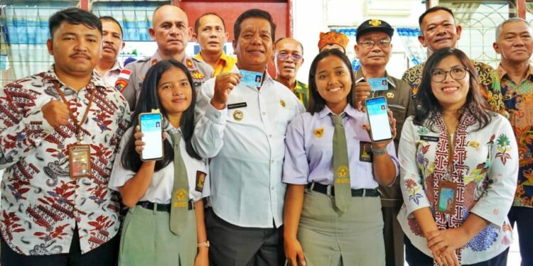 Bupati Simalungun Kamis (21/9) melaunching pelayanan perekaman dan pencetakan KTP Elektronik (KTP-El) di 10 Kecamatan.