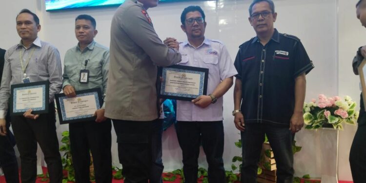 HUT Polantas Ke 68, Polres Madina Kembali Beri Penghargaan Ke SMSI Madina HUT Polantas Ke 68, Polres Madina Kembali Beri Penghargaan Ke SMSI Madina