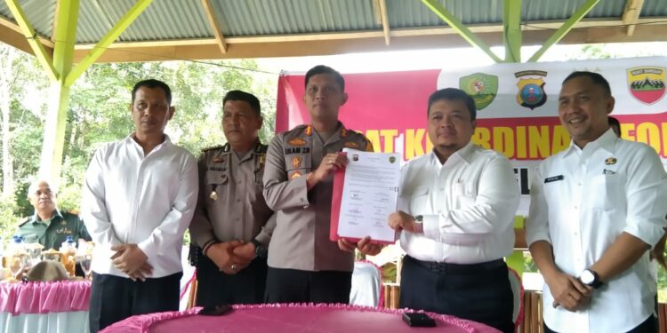 Kapolres dan Bupati Tapsel Bentuk Kampung Bebas dari Narkoba Kapolres dan Bupati Tapsel Bentuk Kampung Bebas dari Narkoba