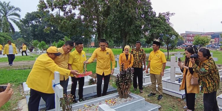 HUT ke-59, Golkar Simalungun Jiarahi Makam Pahlawan