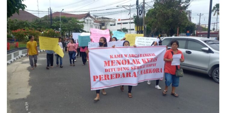 Warga Bangsal Demo Polres, Tak Terima Kampungnya Disebut Markas Narkoba
