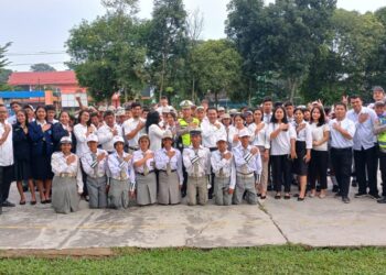 Kasat Lantas Polres Pematang Siantar AKP Relina Lumban Gaol S.Sos melalui Kanit Kamsel IPDA Lukman A. Sinaga melaksanakan penyuluhan atau sosialiasi tertib berlalulintas di SMA HKBP
