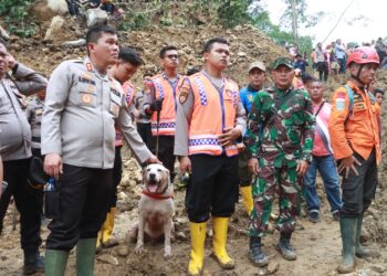 Kapolres Berama Dandim Simalungun Bersinergi Dalam Pencarian Dua Korban Tertimbun Tanah Longsor di Simalungun