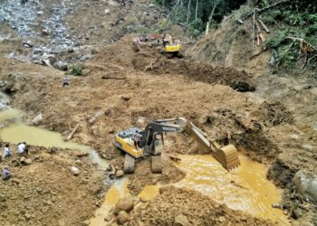 4 Unit Alat Berat Diturunkan Untuk Mencari Korban Tanah Longsor Dolog Simarsolpah