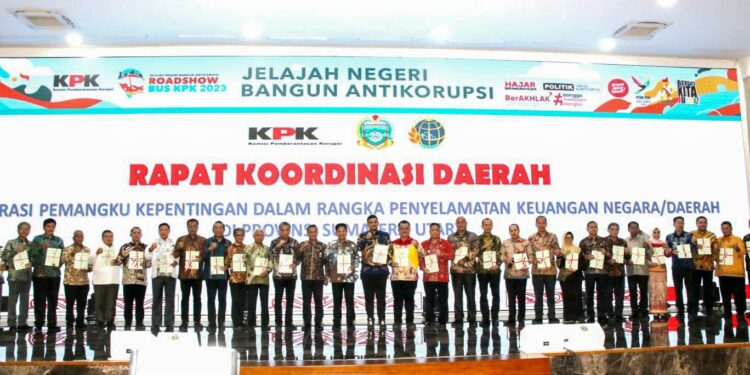 Wali Kota Pematang Siantar Terima 50 Sertifikat Pendaftaran Tanah Sistem Lengkap