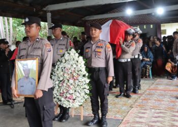 Kapolres Pematang Siantar Pimpin Upacara Persemayaman dan Pemakaman Anggotanya dengan Tradisi Kepolisian