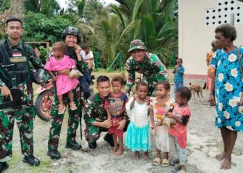 Satgas Yonif 122/TS Berikan Pelayanan Kesehatan di Kampung Kalibom