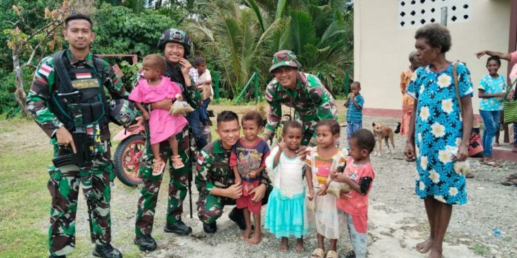 Satgas Yonif 122/TS Berikan Pelayanan Kesehatan di Kampung Kalibom Satgas Yonif 122/TS Berikan Pelayanan Kesehatan di Kampung Kalibom