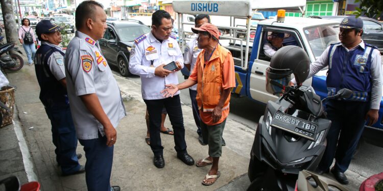 Dinas Perhubungan Pematang Siantar Tertibkan Parkir di Trotoar dan Jukir Liar