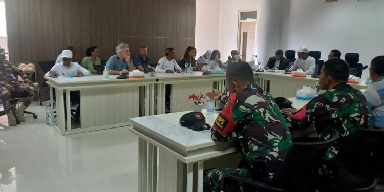 Badan Informasi Geopasial Kunkungi Mako Satgas Pamtas RI RDTL Sektor Barat Yonkav 6/Naga Karimata Badan Informasi Geopasial Kunkungi Mako Satgas Pamtas RI RDTL Sektor Barat Yonkav 6/Naga Karimata