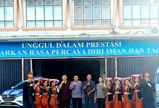 Polres Pematang Siantar Berangkatkan Tim Tari Tortor Somba Simalungun ke Istana Maimun Polres Pematang Siantar Berangkatkan Tim Tari Tortor Somba Simalungun ke Istana Maimun