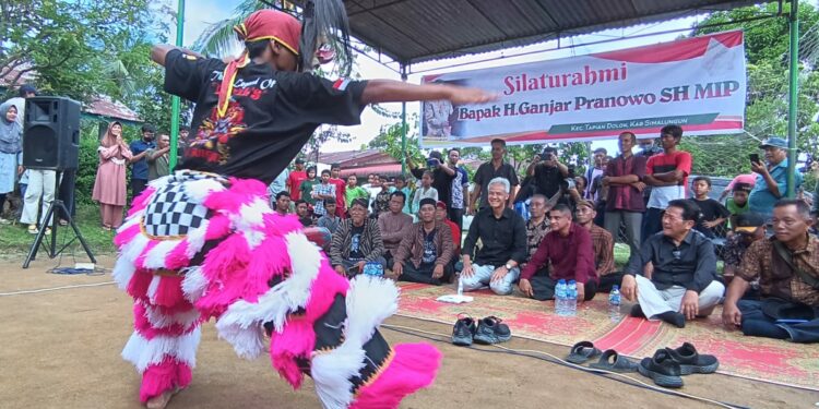 Ganjar Berkunjung di Sinaksak langsung Disambut Reog