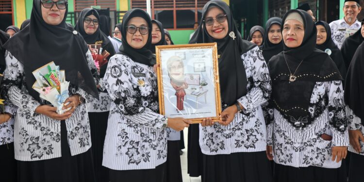 Wali Kota Pematang Siantar Ikut Peringati Hari Guru Nasional Tahun 2023, di Madrasah Tsanawiyah Negeri