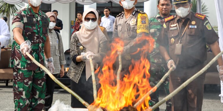 Pemusnahan Barang Bukti di Kejaksaan Negeri Pematang Siantar Dihadiri Forkopimda