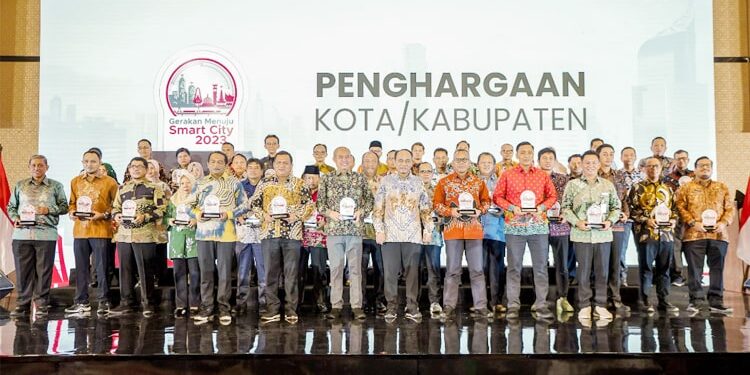 Pematang Siantar di Garis Depan Pembangunan Smart City, Terungkap di Forum Nasional BSD Tangerang Pematang Siantar hadir di Forum Smart City Nasional di BSD Tangerang, membahas transformasi digital bersama Menkominfo Budi Arie Setiadi.