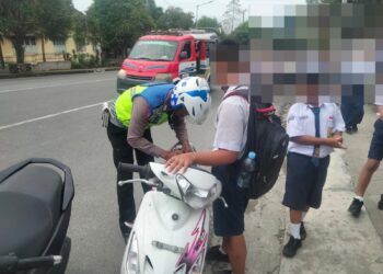 Dibiarkan Orang Tua Bawa Sepeda Motor, Siswa SMP di Siantar Ditilang Polisi