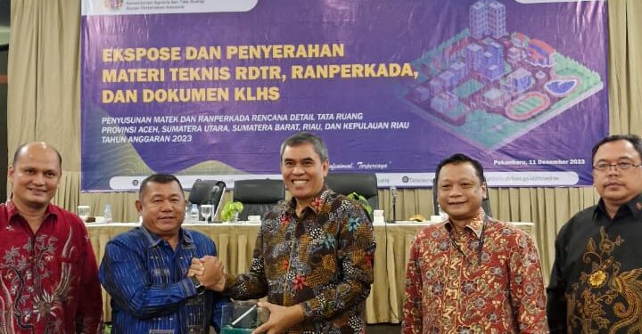 Ekspose dan Penyerahan Materi Teknis RDTR serta Dokumen KLHS