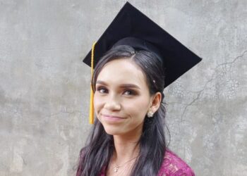 Septiana Pasaribu, lulus cum laude meski berlatar keluarga tunanetra, mewujudkan mimpi bersama keluarga, meraih sukses dan menginspirasi banyak orang.