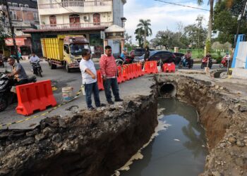 Pengerjaan Perbaikan Jalan dan Gorong-Gorong di Jalan Sibolga  Kota Pematang Siantar mulai Dilaksanakan oleh PUTR