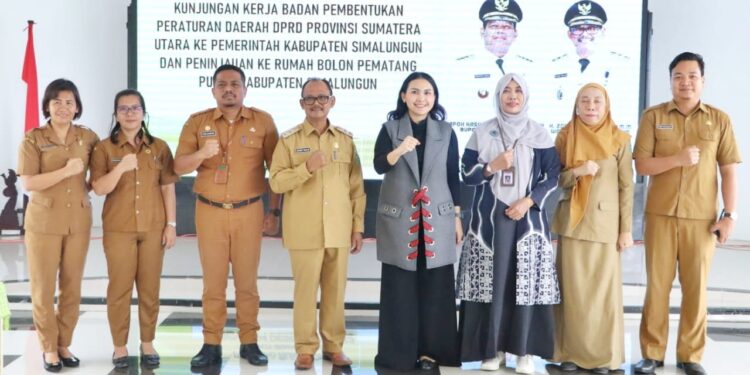 Kunjungan Kerja ke Simalungun, Meryl Saragih Berharap Rumah Bolon Dikelola Baik