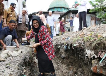 Wali Kota Pematang Siantar Letakkan Batu Pertama Renovasi Masjid Nurul Hikmah di Jalan Cipto