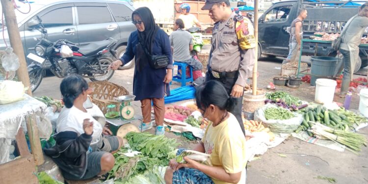 Bahabinkamtibmas Polsek Siantar Utara Gencar Pantau Kebutuhan Pokok di Pasar
