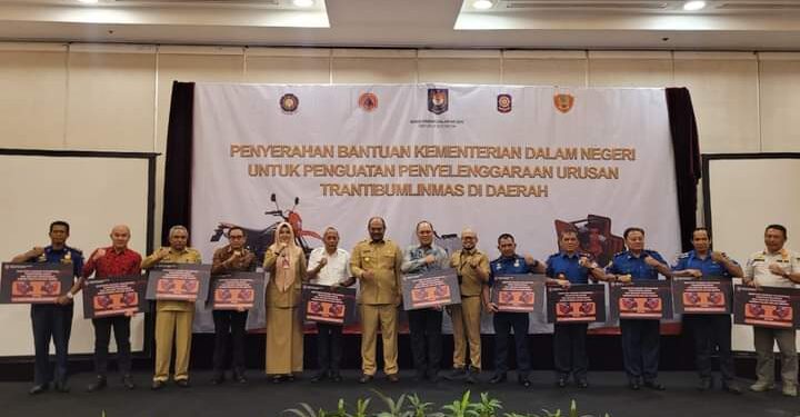 Disdamkarmat Kota Pematang Siantar Terima Hibah 1 Unit Portable Fire Pump dari Kemendagri