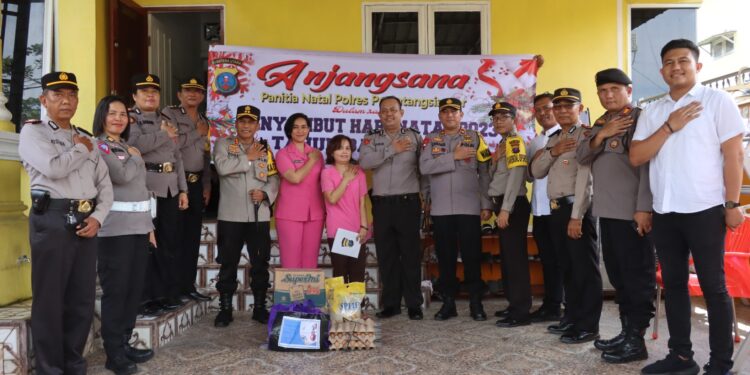 Sambut Perayaan Natal, Polres Pematang Siantar Anjangsana dan Berbagi Kasih