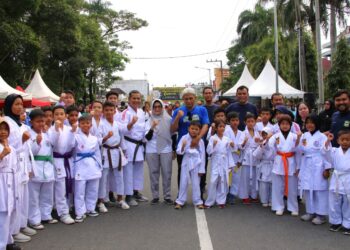 Dojo Karate Dinas Pariwisata Pematang Siantar Ramaikan Car Free Day