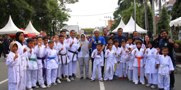 Dojo Karate Dinas Pariwisata Pematang Siantar Ramaikan Car Free Day