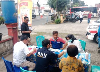 Pastikan Perjalanan Pemudik Nataru Aman, Polres Pematang Siantar Tes Urin Supir Bus