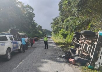 Tabrakan Dump Truk Jalan Sidikalang-Medan, Tiga Orang Luka-luka