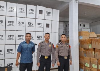 Polres Pematang Siantar Kawal Kedatangan Logistik Pemilu 2024