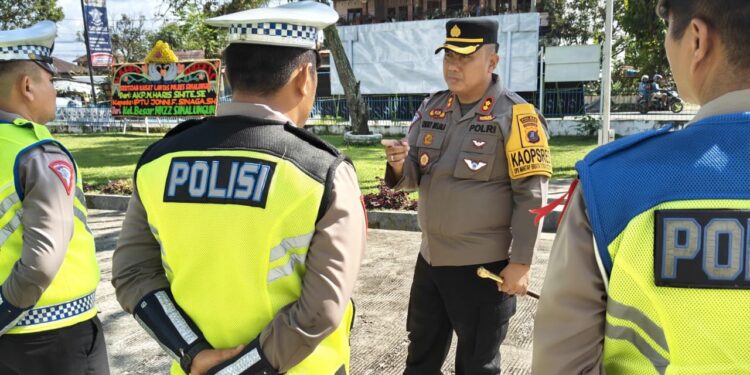 Kapolres Simalungun AKBP Choky Sentosa Meliala Tekankan Disiplin dan Pelayanan Prima Sat Lantas Kapolres Simalungun AKBP Choky Sentosa Meliala Tekankan Disiplin dan Pelayanan Prima Sat Lantas