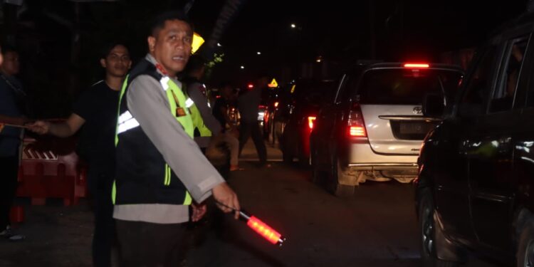 Polres Siantar Berlakukan One Way Di Sepanjang Jalan Gereja Sampai Jalan Parapat Antisipasi Kemacetan