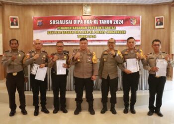 Kapolres Simalungun  Pimpin Sosialisasi Anggaran dan Penandatanganan Pakta Integritas untuk Transparansi Keuangan