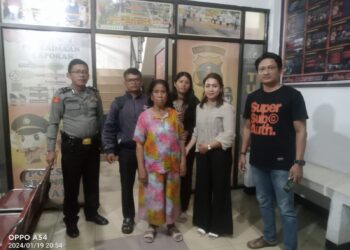 Polsek Siantar Utara Pertemukan Lansia warga Samosir yang Kesasar dengan Keluarganya